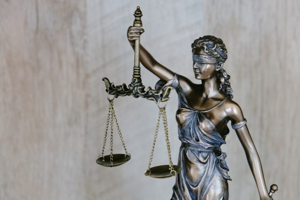 rechtliche handlungsfähigkeit: verständnis der fähigkeit, rechte und pflichten wirksam einzugehen und rechtliche geschäfte selbstständig abzuschließen.