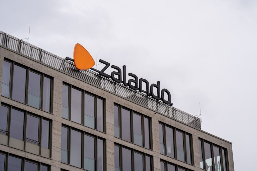 entdecken sie die zalando mobile app – ihr perfekter begleiter für shopping unterwegs. einfaches stöbern, exklusive angebote und schnelle bestellungen direkt auf ihrem smartphone.